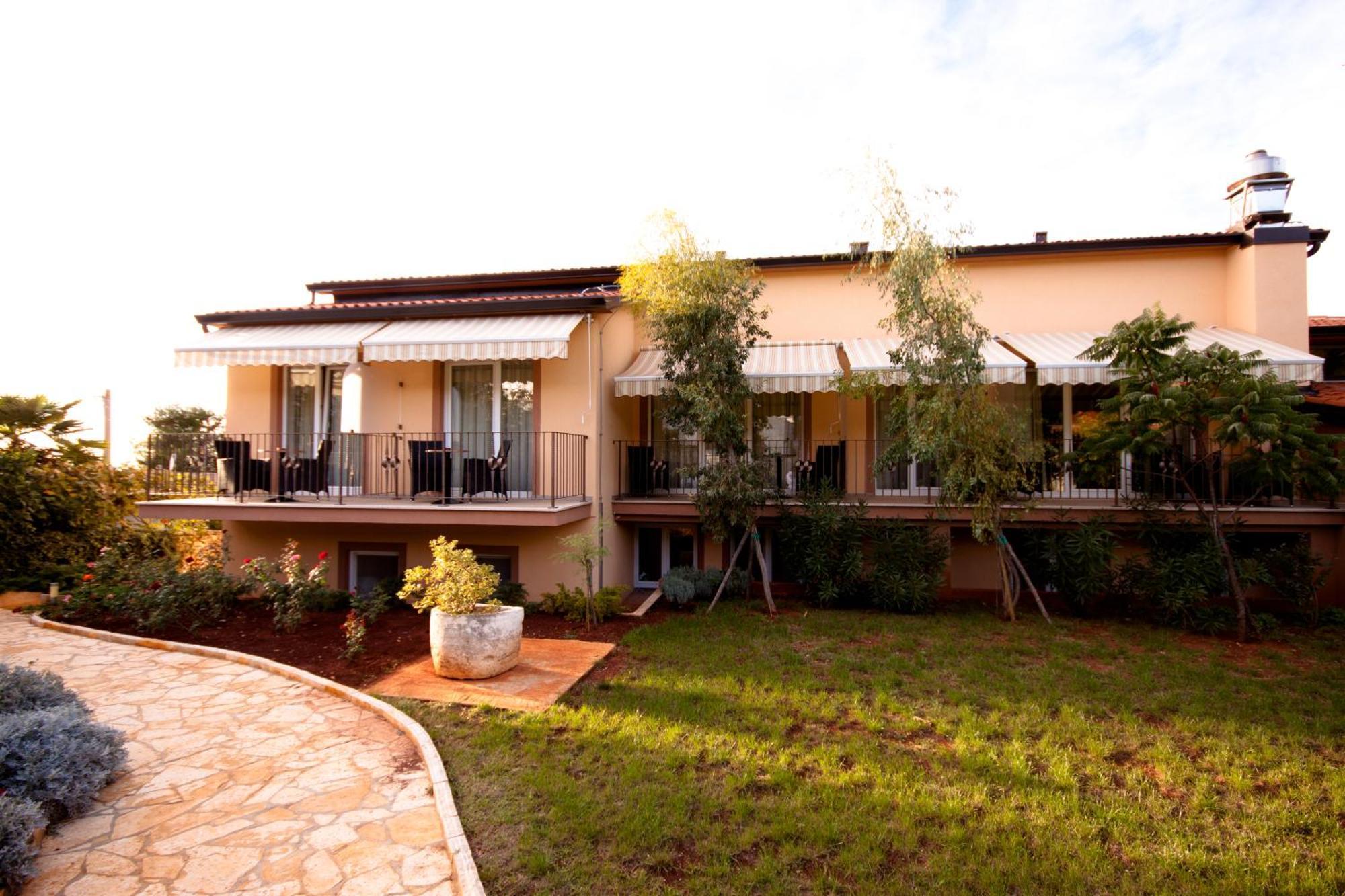Hotel Zlatna Vala Umag Exterior photo