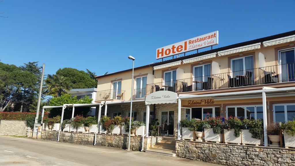 Hotel Zlatna Vala Umag Exterior photo